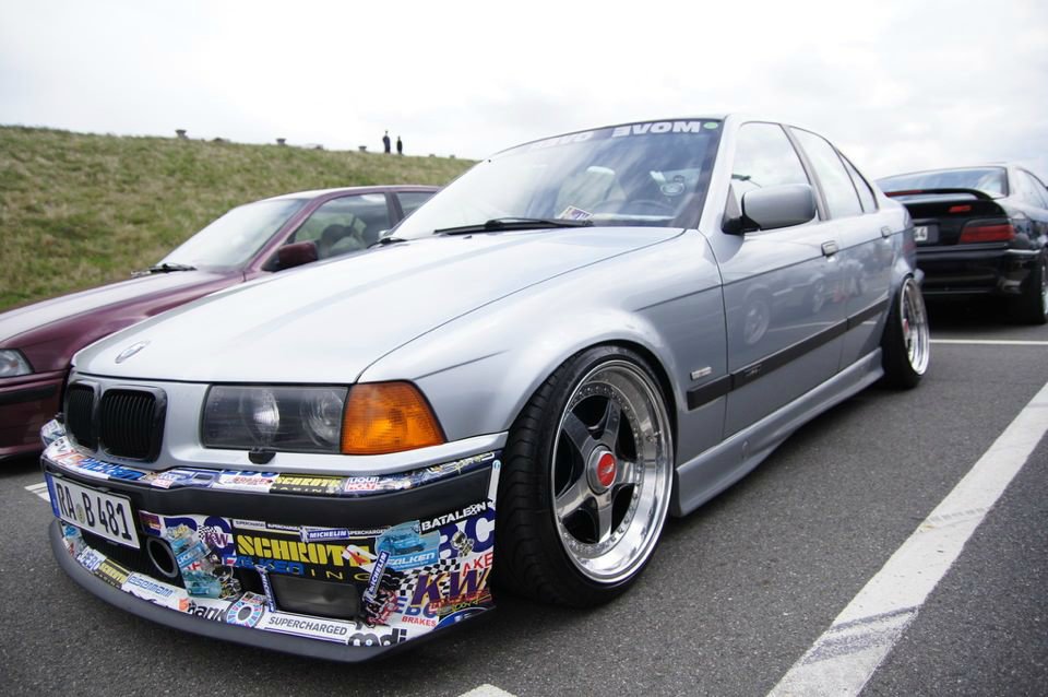 ---------> It follows the OEM Style - 3er BMW - E36