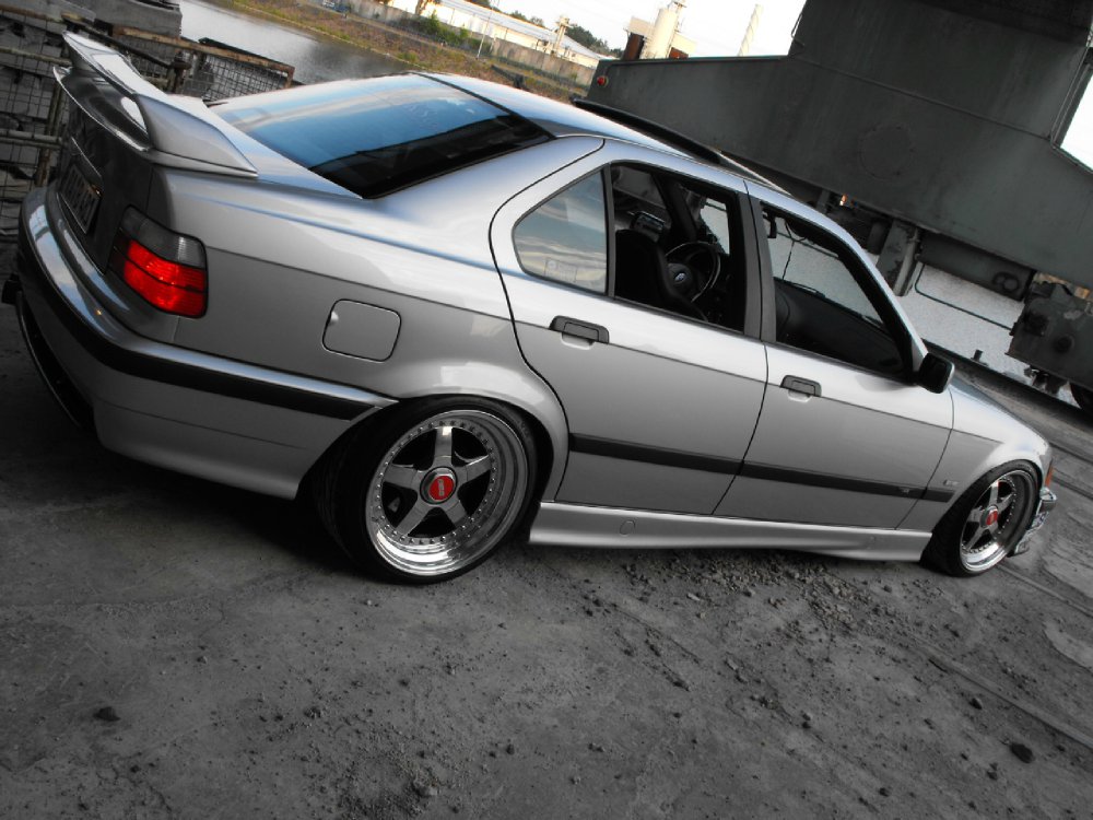 ---------> It follows the OEM Style - 3er BMW - E36