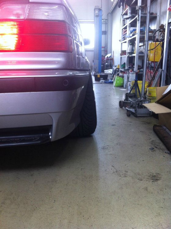 ---------> It follows the OEM Style - 3er BMW - E36