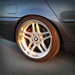 BMW Styling 37 / M5 Felge in 9x18 ET 24 mit Dunlop SP Sport MAXX Reifen in 225/40/18 montiert hinten und mit folgenden Nacharbeiten am Radlauf: gebrdelt und gezogen Hier auf einem 3er BMW E46 330i (Touring) Details zum Fahrzeug / Besitzer