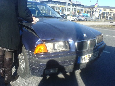 Blaue Rennsemmel - 3er BMW - E36