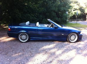 Originales verbessertes 328i Cabrio - 3er BMW - E36