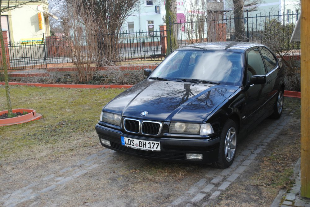 316i compact in Schwarz II - 3er BMW - E36