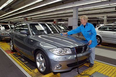 BMW-News-Blog: BMW koppelt Top-Gehlter an Fabriklhne - BMW-Syndikat