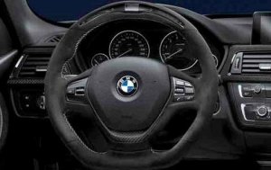 BMW-News-Blog: Video-News: Tim Schrick testet und erklrt das BMW M Performance Alcantara Lenkrad mit Race-Display