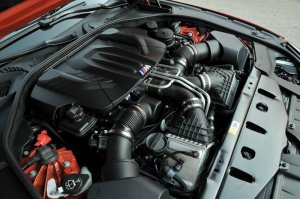 BMW-News-Blog: Frauenpower: Claudia Hrtgen testet neuen BMW M6 ( - BMW-Syndikat
