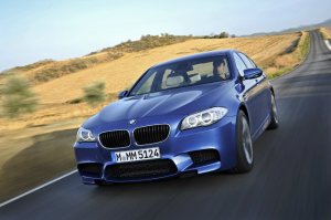 BMW-News-Blog: BMW TV: M5 F10 in Frozen White und Individualumfn - BMW-Syndikat