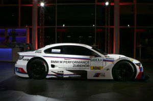 BMW-News-Blog: Video: Matthias Malmedie fhrt BMW M3 DTM-Fahrzeug gegen Bruno Spengler (Grip-Motormagazin)