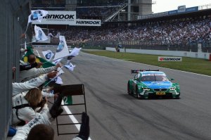 BMW-News-Blog: BMW Motorsport zelebriert grandiosen Doppelsieg zur DTM-Saison 2013
