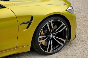 BMW-News-Blog: Goldene_Schoenheit__Live-Fotos_und_Video_vom_BMW_Concept_M4_Coup_