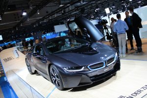 BMW-News-Blog: Weltpremiere__BMW_zeigt_offiziellen_Plug-In-Hybrid_i8_auf_der_IAA_2013