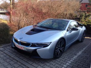 BMW-News-Blog: BMW_i8__Live-Fotos_vom_sportlichen_Plug-in-Hybrid_in_Ionic_Silver