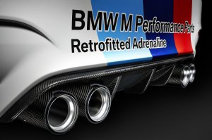 BMW-News-Blog: Soundcheck: BMW M4 (F82) Safety Car mit Titanabgasanlage