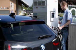 BMW-News-Blog: 190 km Reichweite aus der Steckdose: der BMW i3