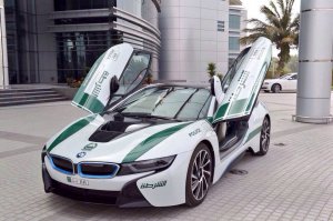 BMW-News-Blog: Dubais Polizei: Nobel-Fuhrpark wird um BMW i8 erwe - BMW-Syndikat