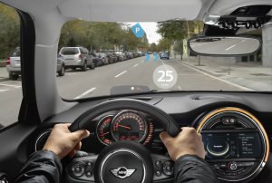 BMW-News-Blog: MINI Augmented Vision: Moderne Brille mit integriertem Head-Up-Display