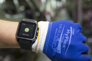 BMW-News-Blog: ​Smartwatches helfen bei Produktionsarbeit: - BMW-Syndikat