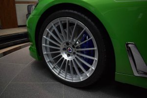 BMW-News-Blog: Abu Dhabi Motors: BMW Alpina B7 Bi-Turbo in Java-G - BMW-Syndikat