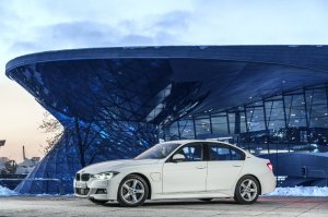 BMW-News-Blog: BMW 330e: 3er-Reihe mit Plug-in-Hybrid