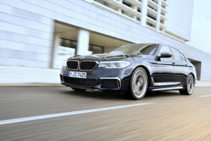 BMW-News-Blog: ​BMW 5er M550i xDrive (G30): V8-Power mit 462 PS