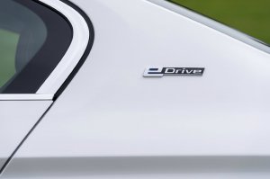 BMW-News-Blog: BMW 530e iPerformance: Kabellos laden mit Wireless - BMW-Syndikat