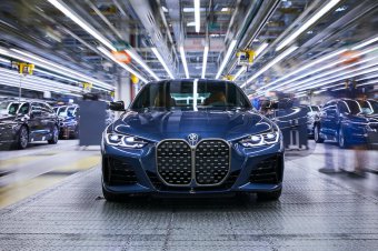 BMW-News-Blog: Serienstart des neuen BMW 4er Coupé (G22) in Dingo - BMW-Syndikat
