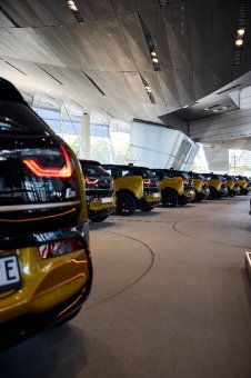BMW-News-Blog: Auslieferungsendspurt: 18 BMW i3s in Galvanic Gold - BMW-Syndikat