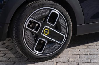 BMW-News-Blog: Premiere mit dem MINI Cooper SE Cabrio - Räder aus - BMW-Syndikat