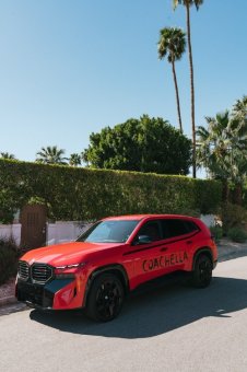 BMW-News-Blog: Der BMW XM beim Coachella Festival 2024: Eine Symbiose aus Kunst und Automobiltechnik