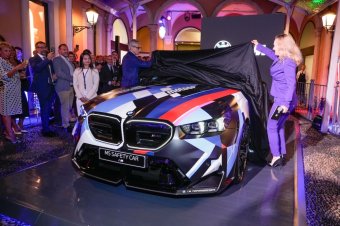 BMW-News-Blog: Revolutionre Hybrid-Power im Motorsport: Das neue BMW M5 MotoGP Safety Car