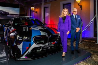 BMW-News-Blog: Revolutionre Hybrid-Power im Motorsport: Das neue BMW M5 MotoGP Safety Car