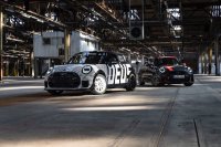 BMW-News-Blog: MINI John Cooper Works x Deus Ex Machina: Kreativitt trifft Rennsportleidenschaft
