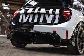 BMW-News-Blog: MINI John Cooper Works x Deus Ex Machina: Kreativitt trifft Rennsportleidenschaft
