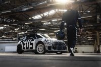 BMW-News-Blog: MINI John Cooper Works x Deus Ex Machina: Kreativitt trifft Rennsportleidenschaft