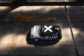 BMW-News-Blog: MINI John Cooper Works x Deus Ex Machina: Kreativitt trifft Rennsportleidenschaft