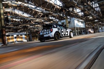 BMW-News-Blog: MINI John Cooper Works x Deus Ex Machina: Kreativitt trifft Rennsportleidenschaft