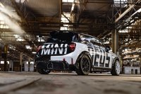 BMW-News-Blog: MINI John Cooper Works x Deus Ex Machina: Kreativitt trifft Rennsportleidenschaft
