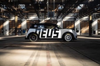 BMW-News-Blog: MINI John Cooper Works x Deus Ex Machina: Kreativitt trifft Rennsportleidenschaft