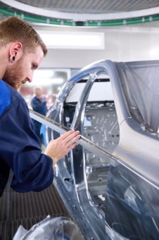 BMW-News-Blog: BMW erweitert Lackierkompetenz in Dingolfing: Serienqualitt trifft Manufaktur