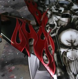 BMW-News-Blog: Airbrush-Flammen lackieren mit Airbrush-Farben: Tr - BMW-Syndikat