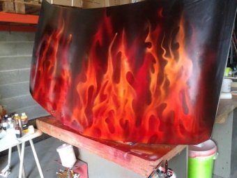 BMW-News-Blog: Airbrush-Flammen lackieren mit Airbrush-Farben: Tr - BMW-Syndikat