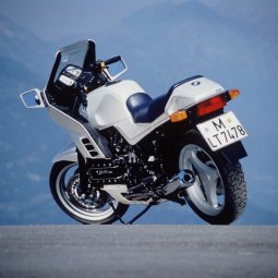 BMW-News-Blog: 50 Jahre BMW RS: R 1300 RS, R 100 RS und die Geschichte der BMW Motorrad Sporttourer