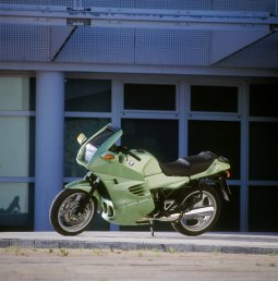 BMW-News-Blog: 50 Jahre BMW RS: R 1300 RS, R 100 RS und die Geschichte der BMW Motorrad Sporttourer