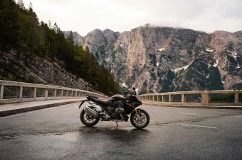 BMW-News-Blog: 50 Jahre BMW RS: R 1300 RS, R 100 RS und die Geschichte der BMW Motorrad Sporttourer