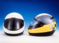 BMW-News-Blog: 50 Jahre BMW Helme: Die Entwicklung der BMW Motorrad Systemhelme von 1975 bis System 8 Carbon 2026