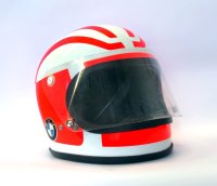 BMW-News-Blog: 50 Jahre BMW Helme: Die Entwicklung der BMW Motorrad Systemhelme von 1975 bis System 8 Carbon 2026