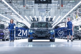 BMW-News-Blog: BMW produziert 2 Millionen Elektroautos: Dingolfing, i5 und E-Offensive 2026