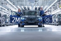 BMW-News-Blog: BMW produziert 2 Millionen Elektroautos: Dingolfing, i5 und E-Offensive 2026