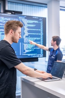 BMW-News-Blog: BMW Physical AI: Werk Landshut entwickelt Software f�r humanoide Roboter