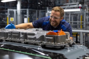 BMW-News-Blog: BMW iX5: 144-kWh-Gen6-Batterie aus dem neuen Werk - BMW-Syndikat